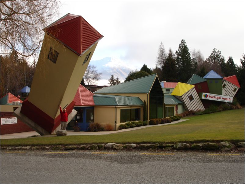 DSC01189_puzzling world